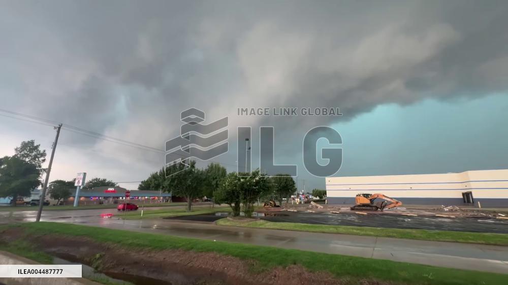 US: Tornado Confirmed Near Norman, Oklahoma 3
