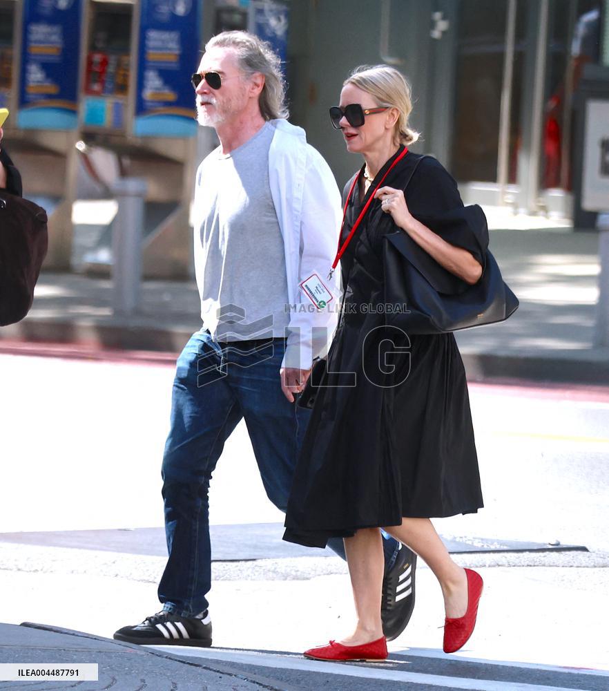 Noami Watts And Billy Crudup Riding Bike - NYC