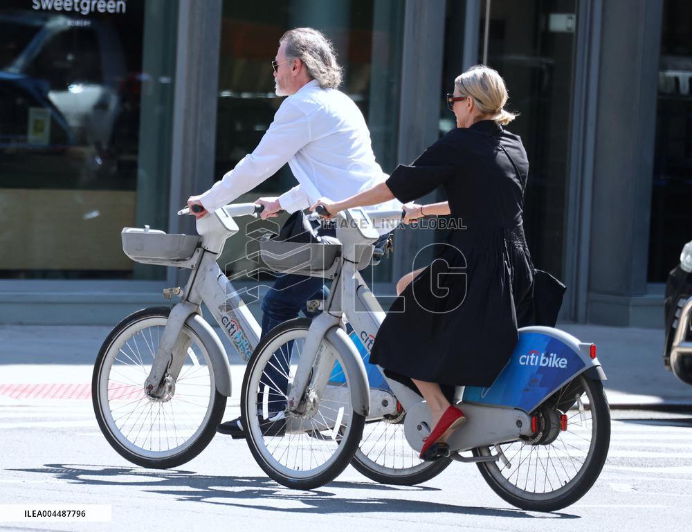 Noami Watts And Billy Crudup Riding Bike - NYC
