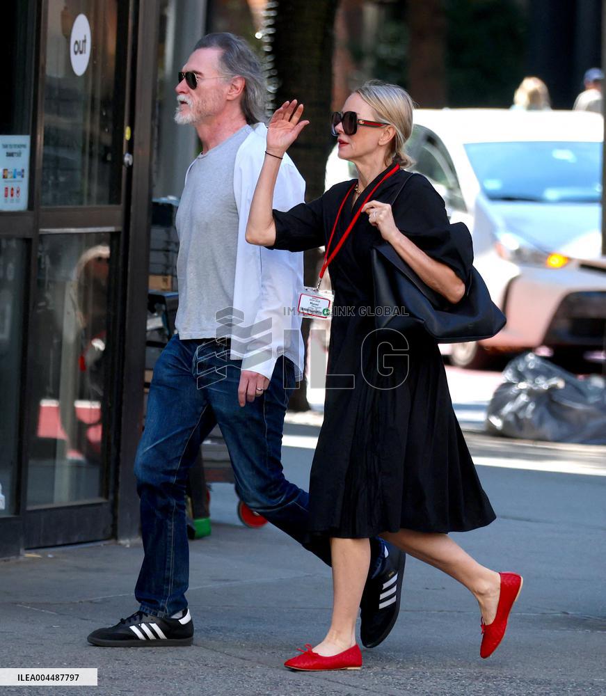 Noami Watts And Billy Crudup Riding Bike - NYC