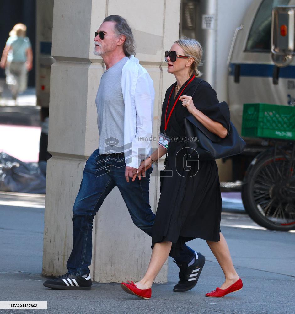 Noami Watts And Billy Crudup Riding Bike - NYC