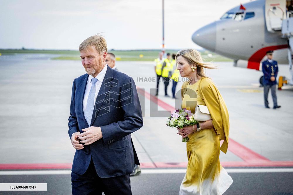 Royal Couple Arriving In Prague
