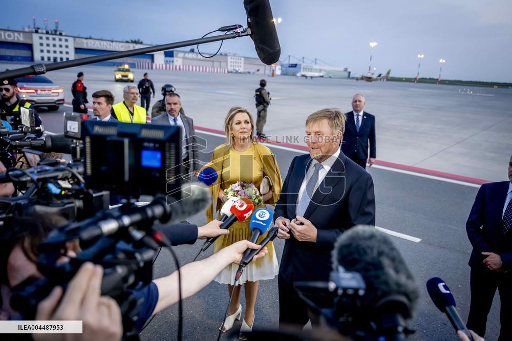 Royal Couple Arriving In Prague