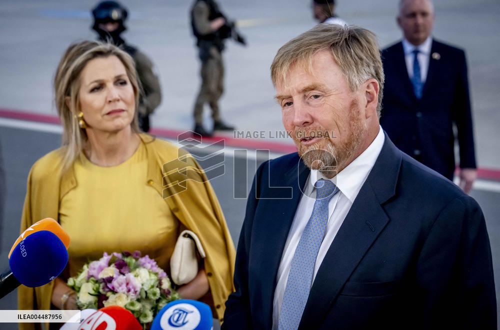 Royal Couple Arriving In Prague