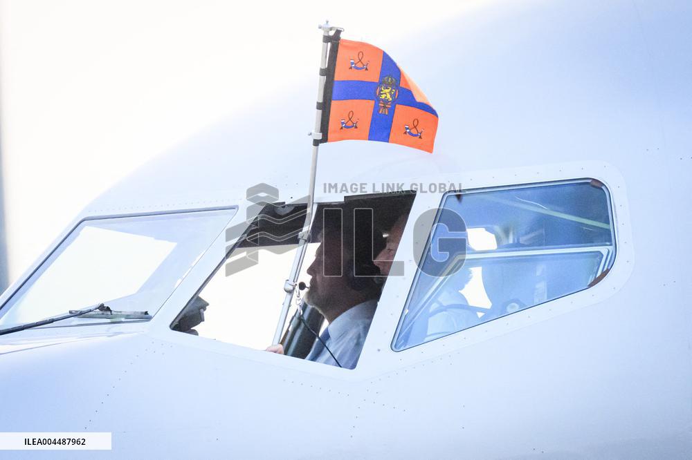 Royal Couple Arriving In Prague