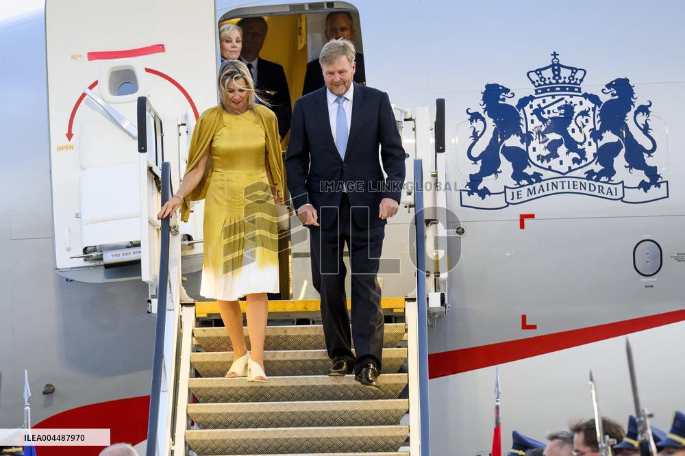 Royal Couple Arriving In Prague