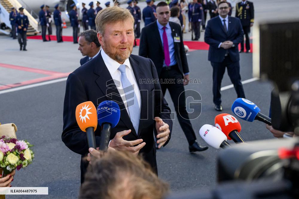 Royal Couple Arriving In Prague