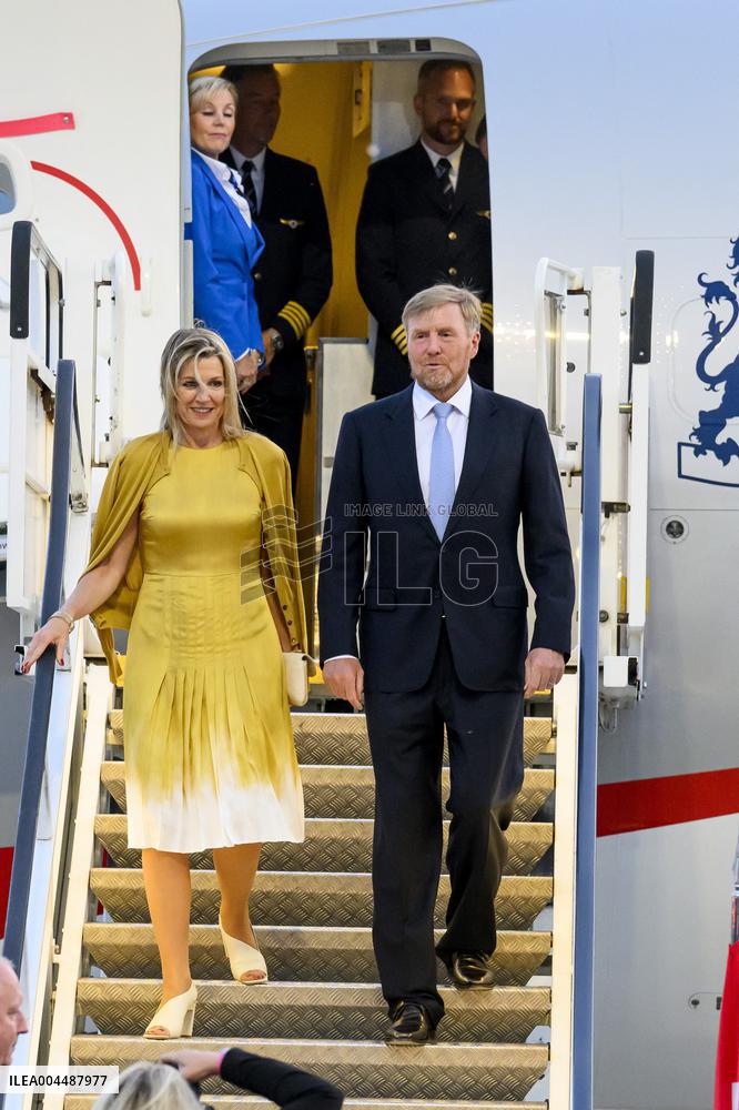 Royal Couple Arriving In Prague