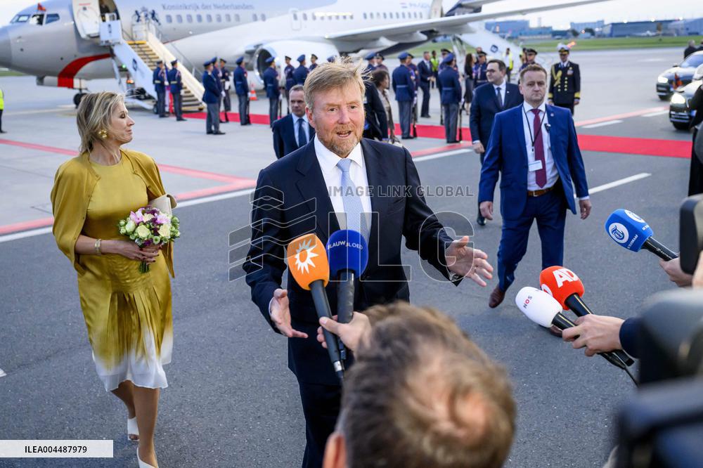 Royal Couple Arriving In Prague