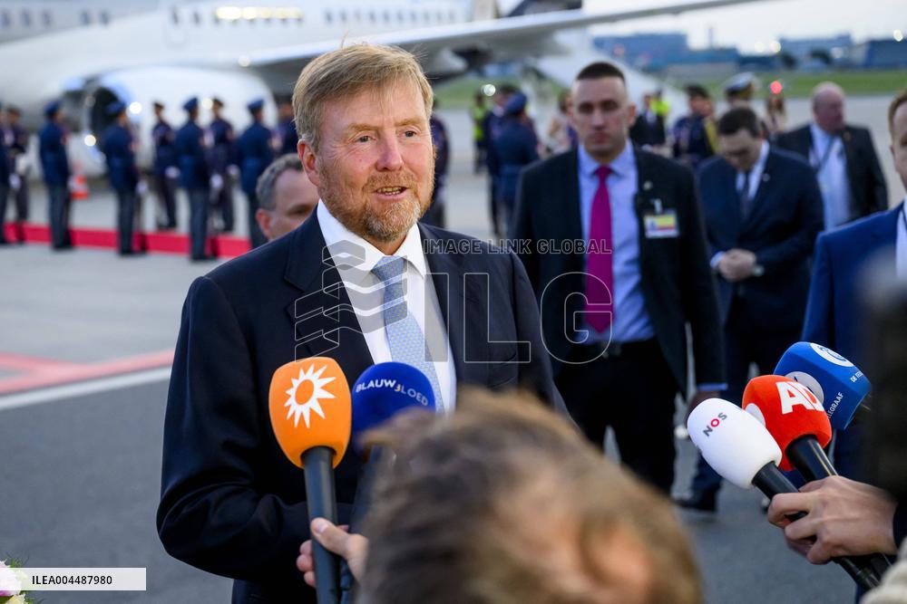 Royal Couple Arriving In Prague