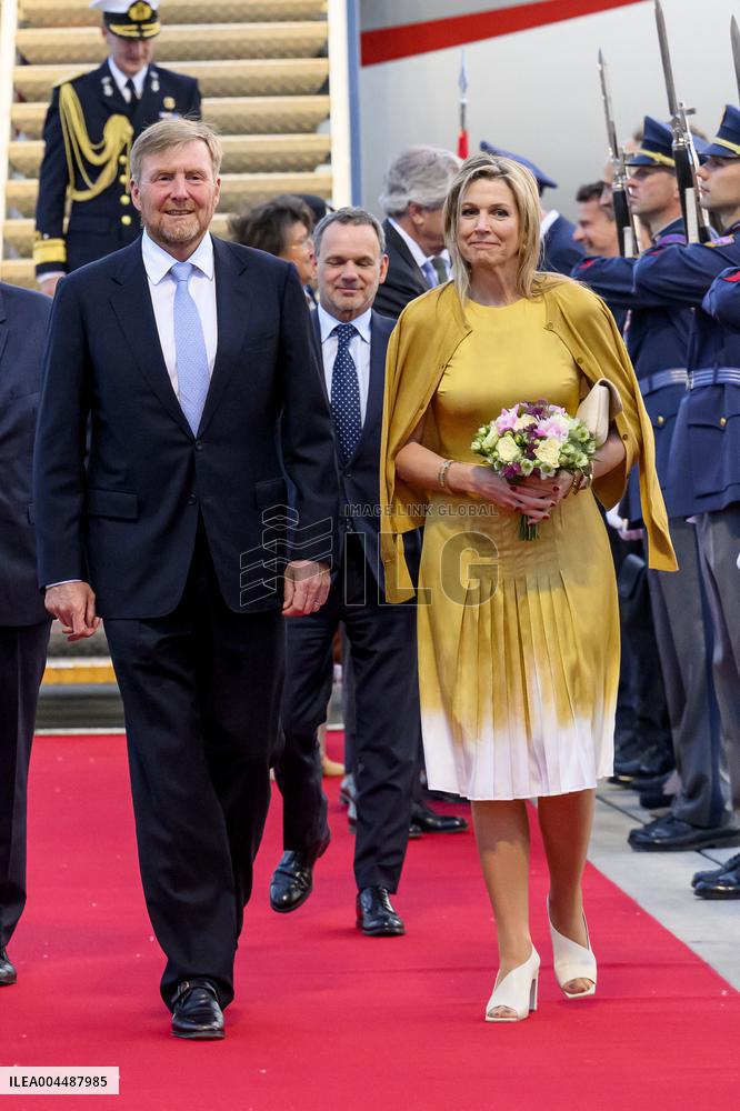 Royal Couple Arriving In Prague
