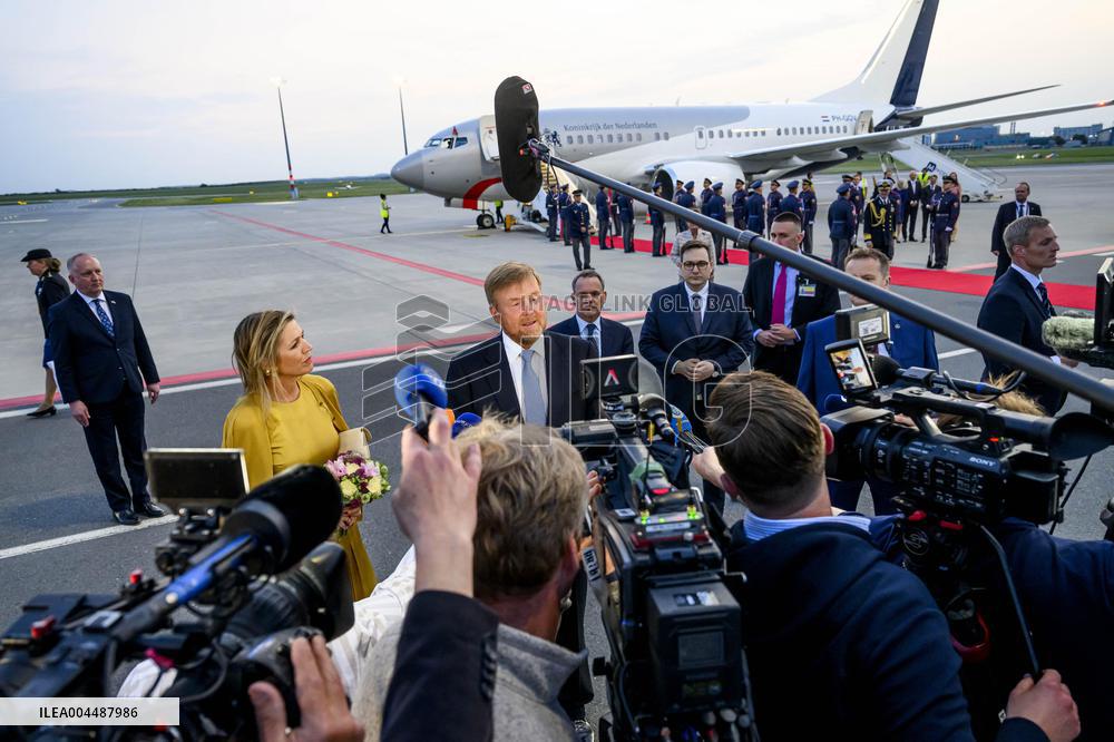 Royal Couple Arriving In Prague