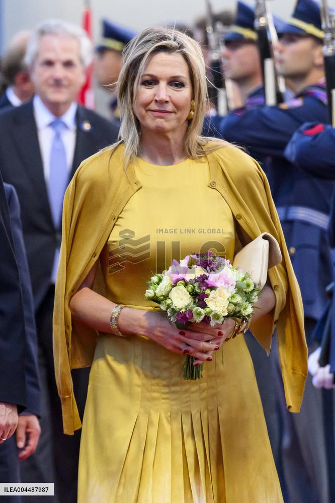 Royal Couple Arriving In Prague