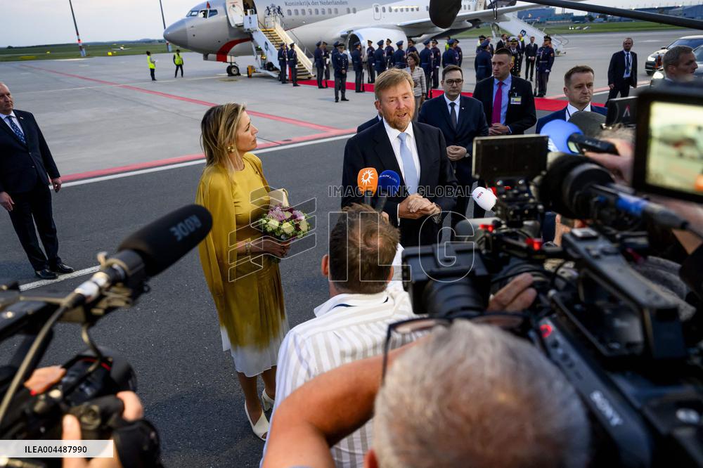 Royal Couple Arriving In Prague