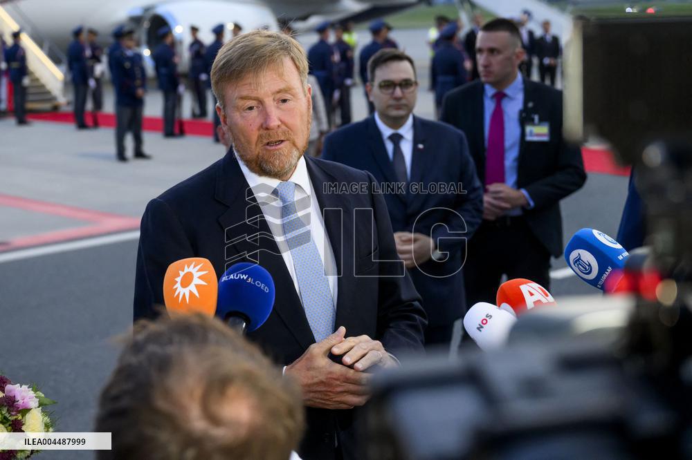Royal Couple Arriving In Prague