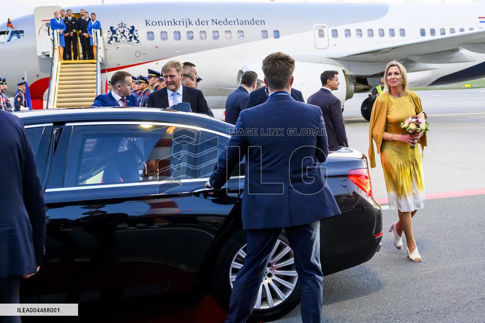 Royal Couple Arriving In Prague