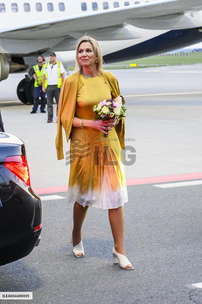 Royal Couple Arriving In Prague