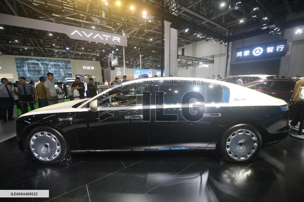 HUAWEI MAEXTRO S800 Sedan