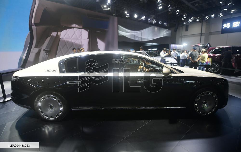 HUAWEI MAEXTRO S800 Sedan