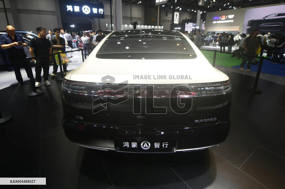 HUAWEI MAEXTRO S800 Sedan