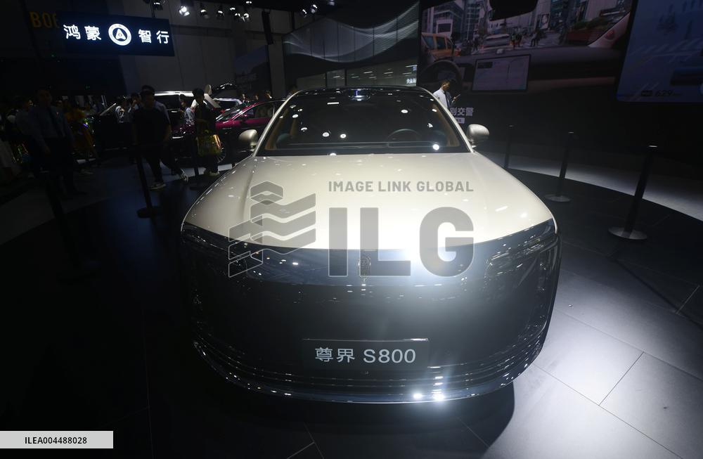 HUAWEI MAEXTRO S800 Sedan