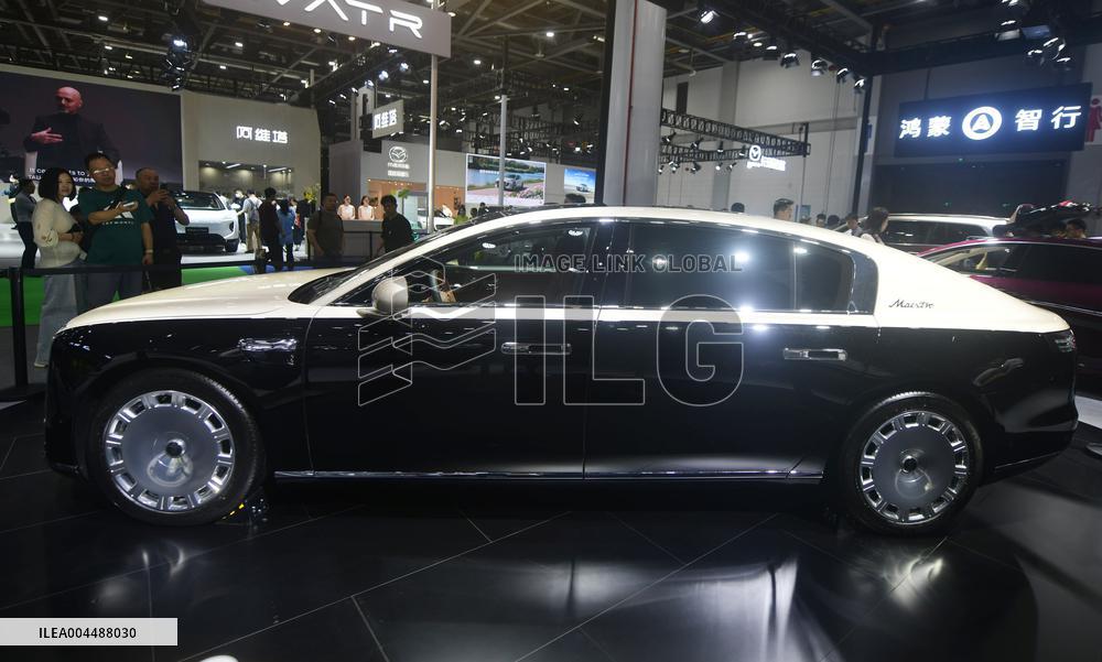 HUAWEI MAEXTRO S800 Sedan