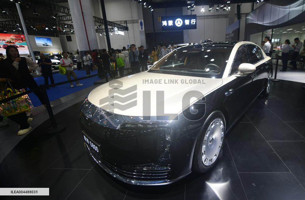 HUAWEI MAEXTRO S800 Sedan