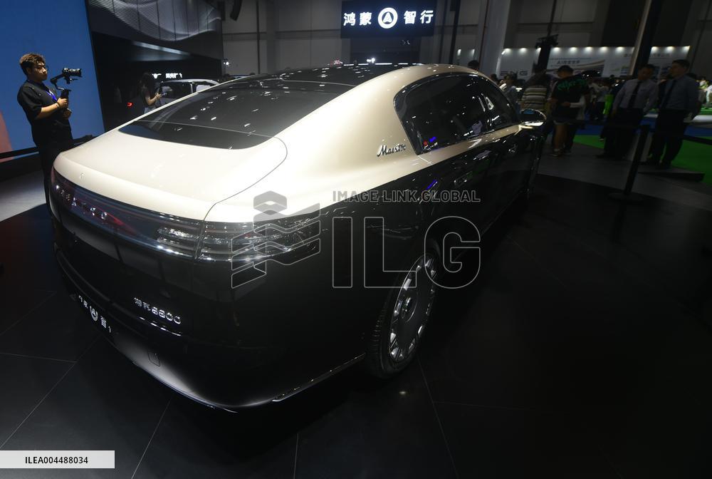 HUAWEI MAEXTRO S800 Sedan