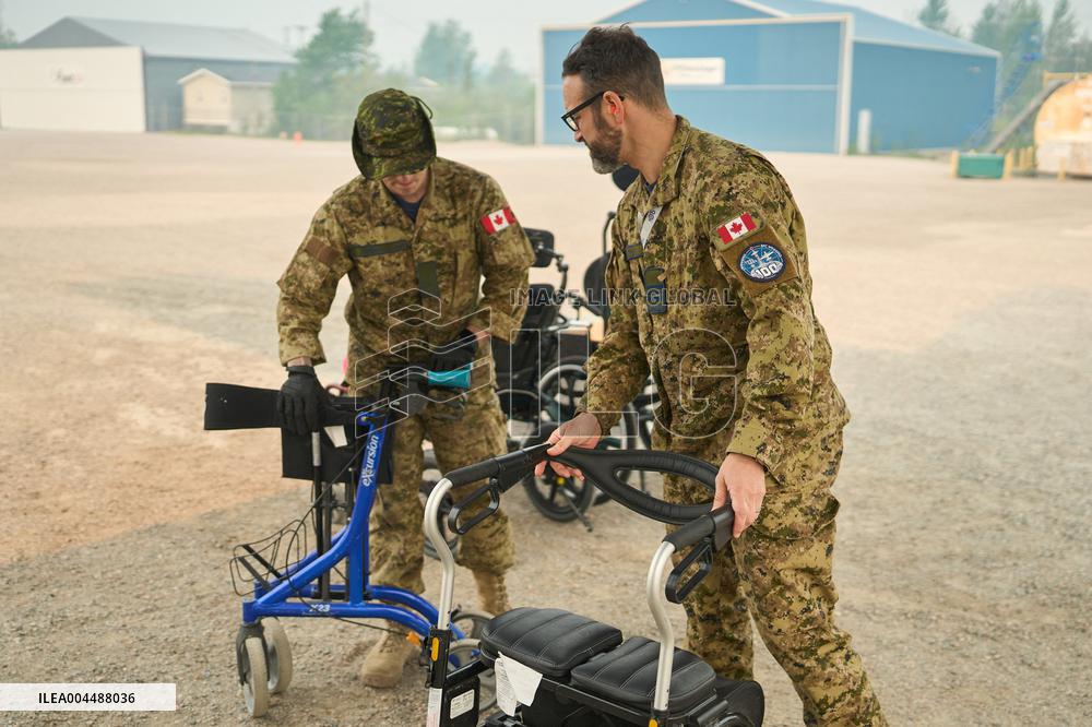 RCAF Assists Evacuees from Manitoba Wildfires - Canada