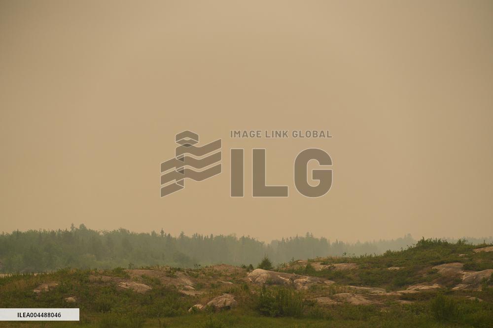 RCAF Assists Evacuees from Manitoba Wildfires - Canada