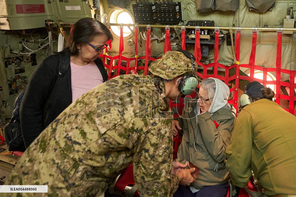 RCAF Assists Evacuees from Manitoba Wildfires - Canada