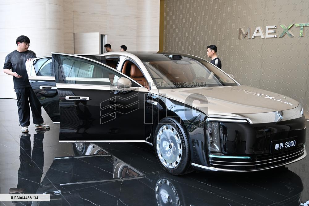 Huawei MAEXTRO S800 Luxury Car Popular in China