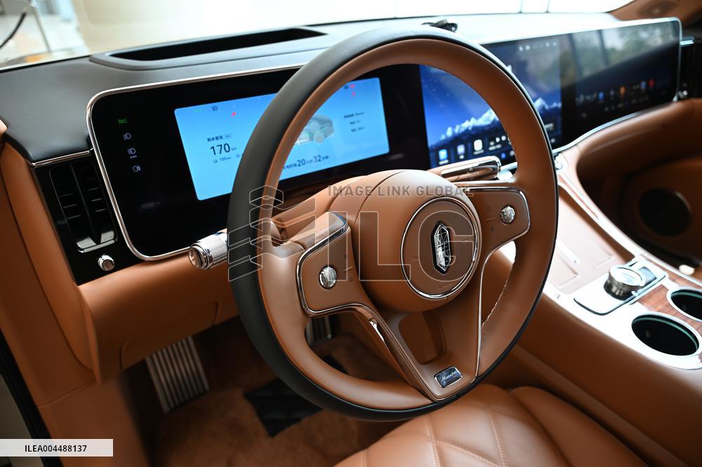 Huawei MAEXTRO S800 Luxury Car Popular in China