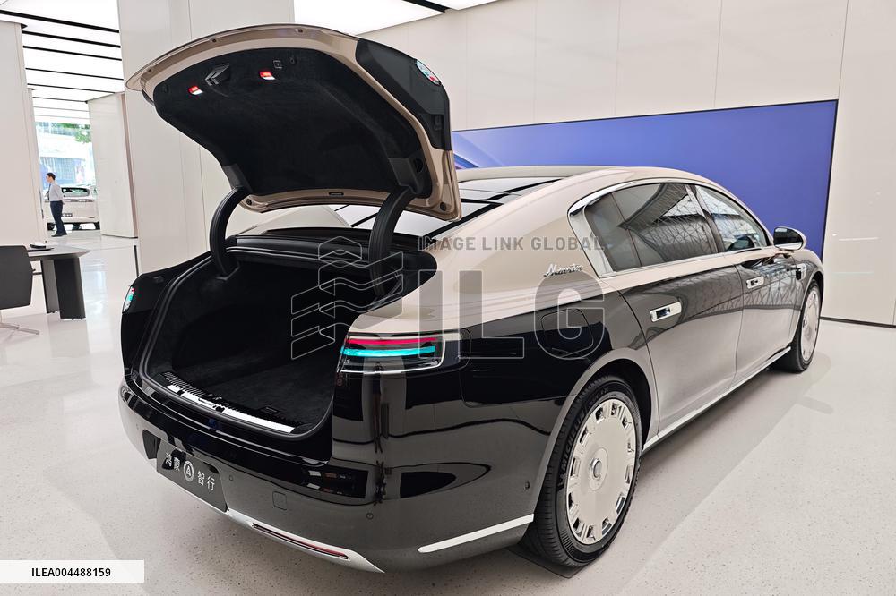 Huawei JAC GROUP MAEXTRO S800 Luxury Car