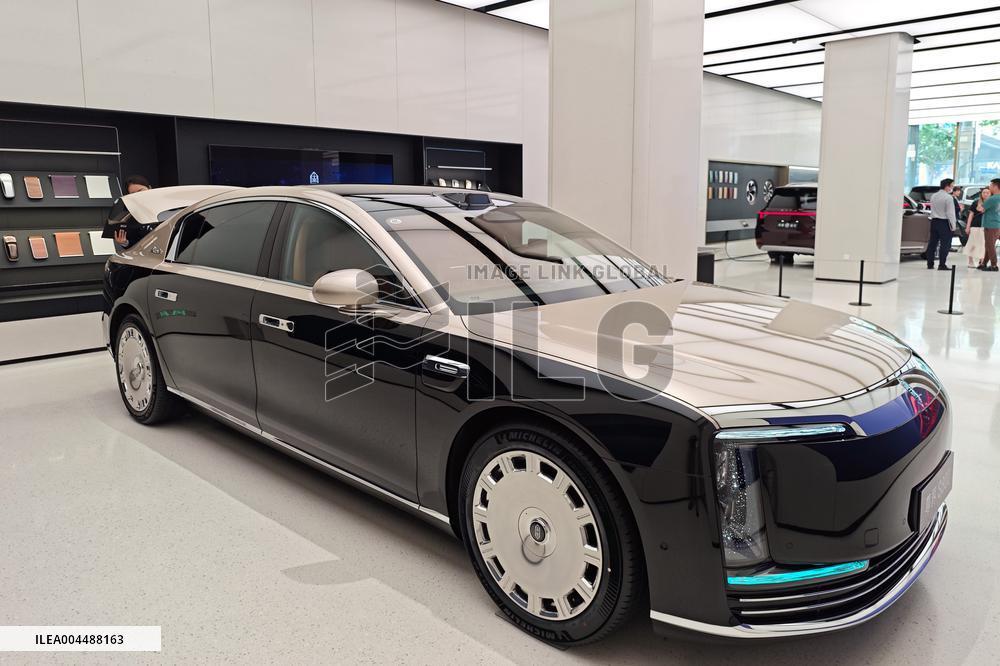 Huawei JAC GROUP MAEXTRO S800 Luxury Car