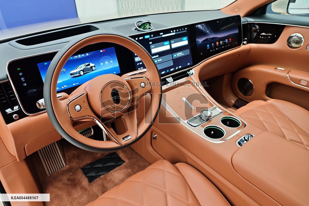 Huawei JAC GROUP MAEXTRO S800 Luxury Car