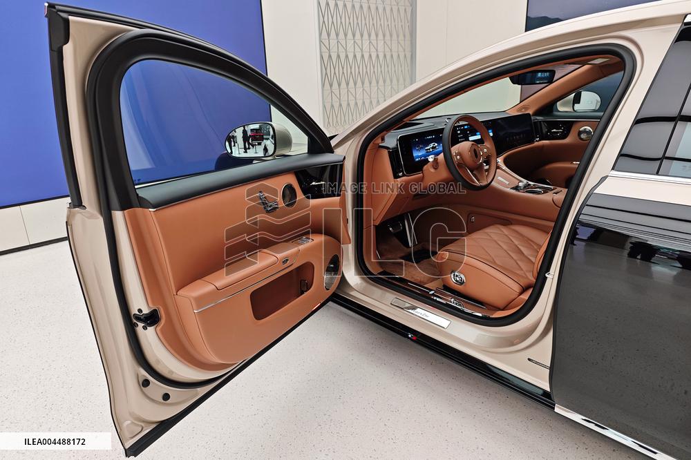 Huawei JAC GROUP MAEXTRO S800 Luxury Car