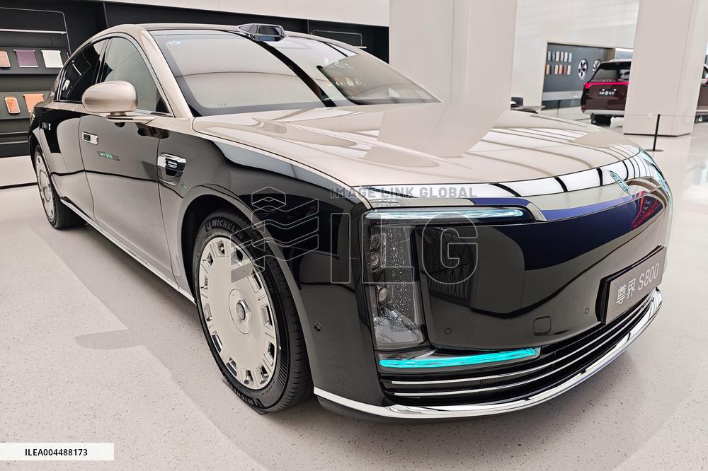 Huawei JAC GROUP MAEXTRO S800 Luxury Car