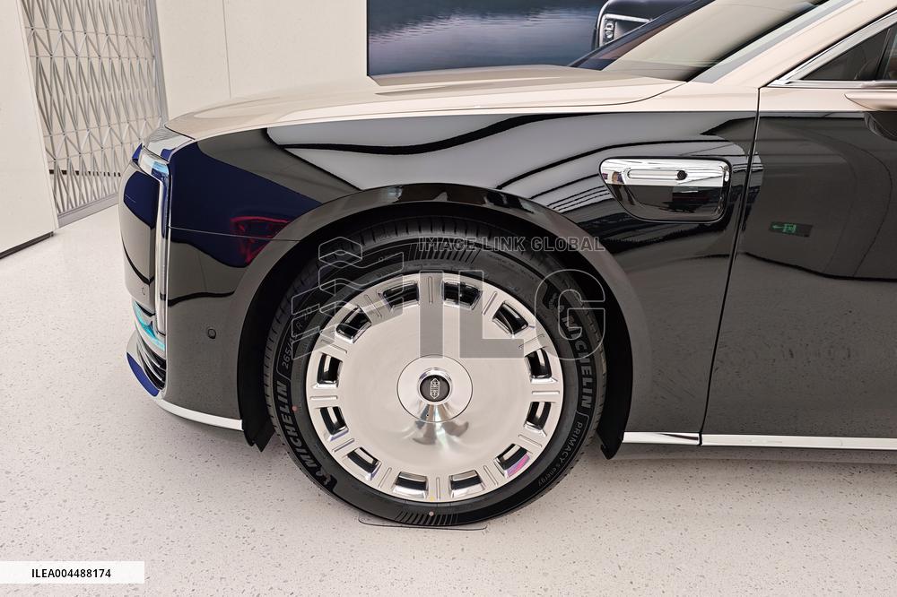 Huawei JAC GROUP MAEXTRO S800 Luxury Car