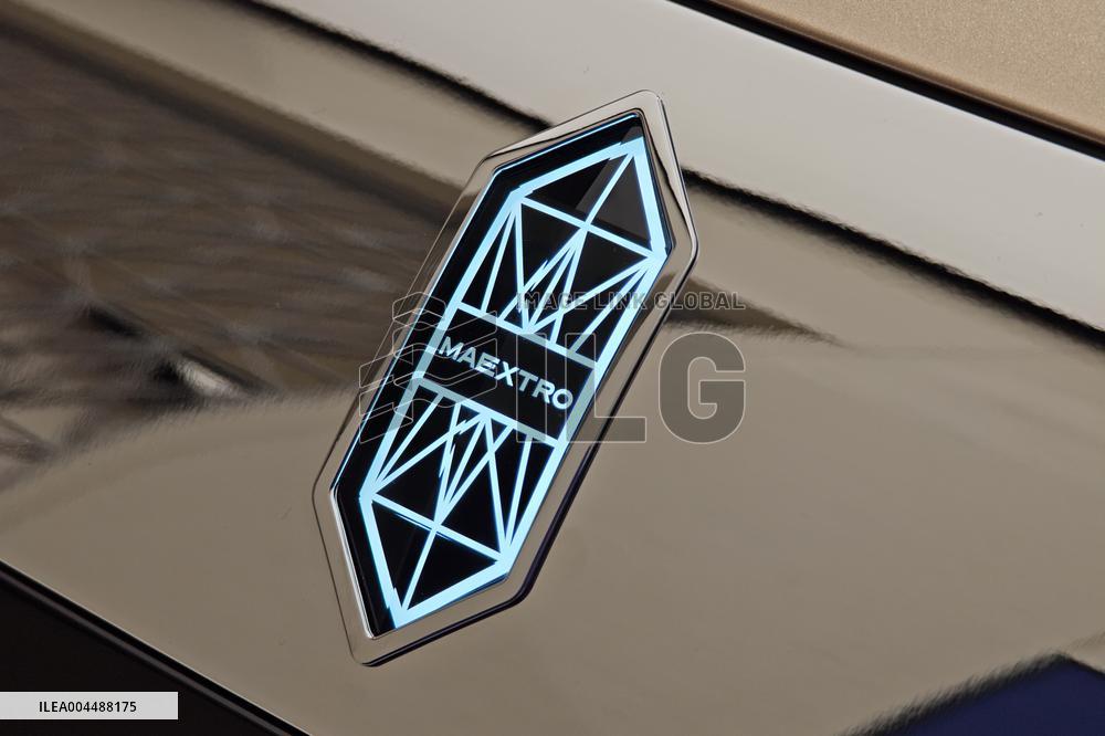 Huawei JAC GROUP MAEXTRO S800 Luxury Car