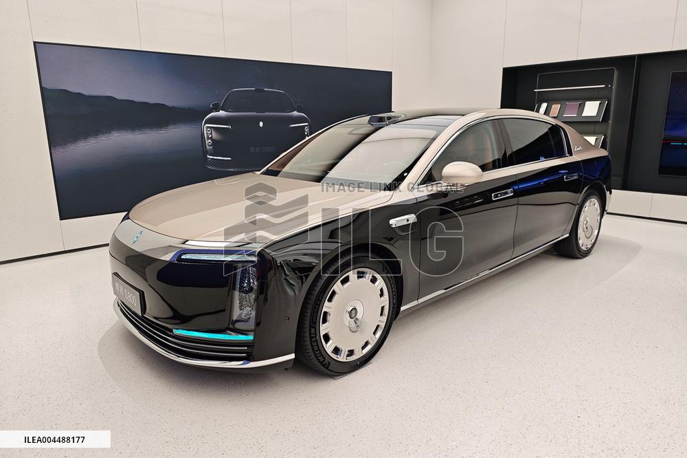 Huawei JAC GROUP MAEXTRO S800 Luxury Car