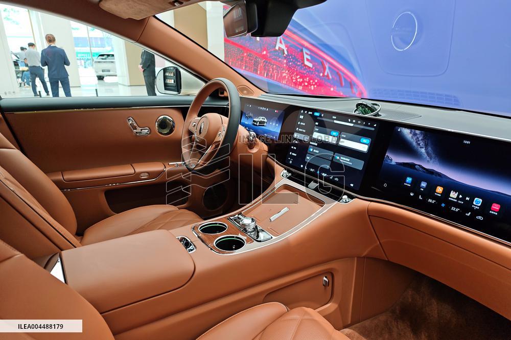 Huawei JAC GROUP MAEXTRO S800 Luxury Car