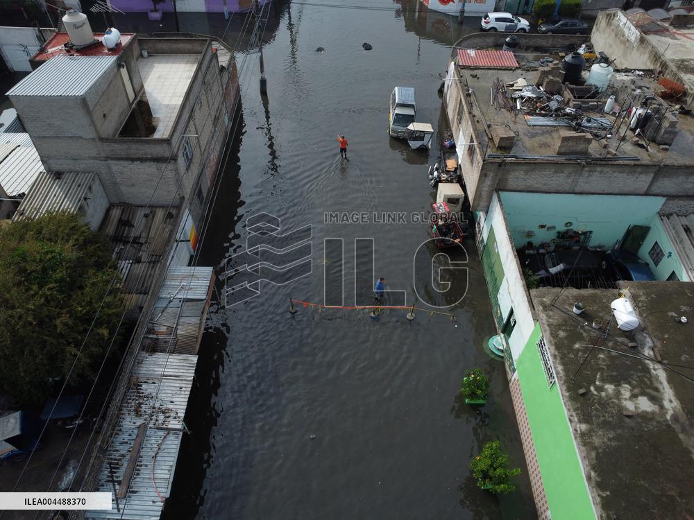 Sudden Rains Flood the Streets - Mexico City