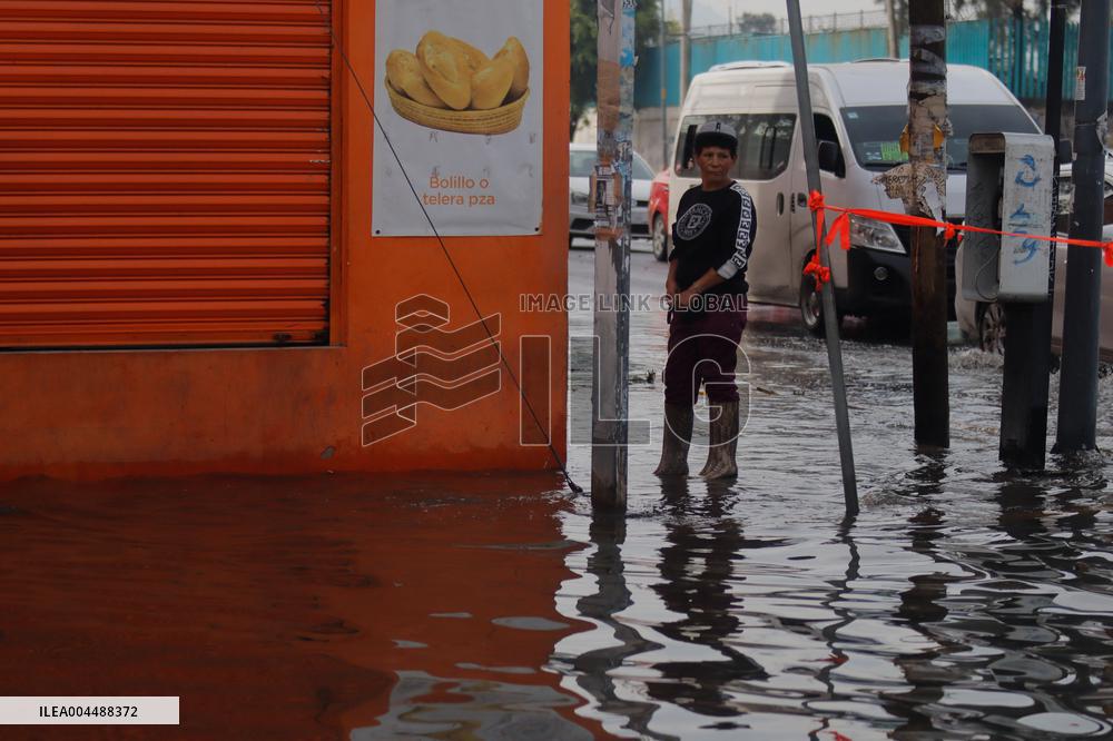 Sudden Rains Flood the Streets - Mexico City