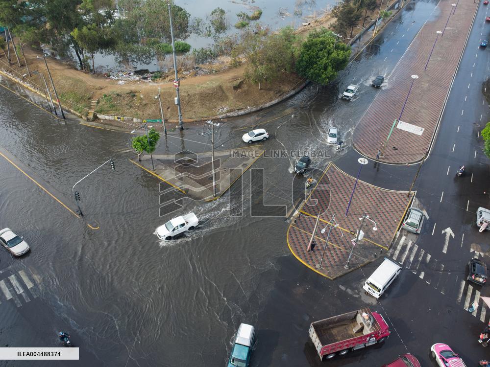 Sudden Rains Flood the Streets - Mexico City