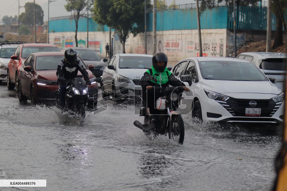 Sudden Rains Flood the Streets - Mexico City