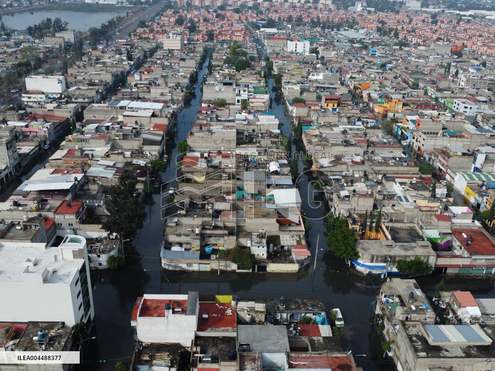 Sudden Rains Flood the Streets - Mexico City