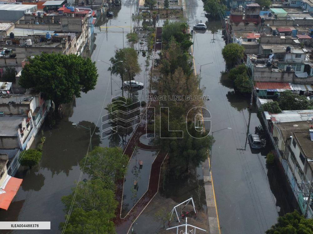 Sudden Rains Flood the Streets - Mexico City