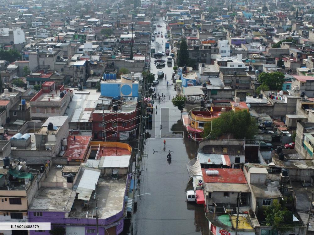 Sudden Rains Flood the Streets - Mexico City