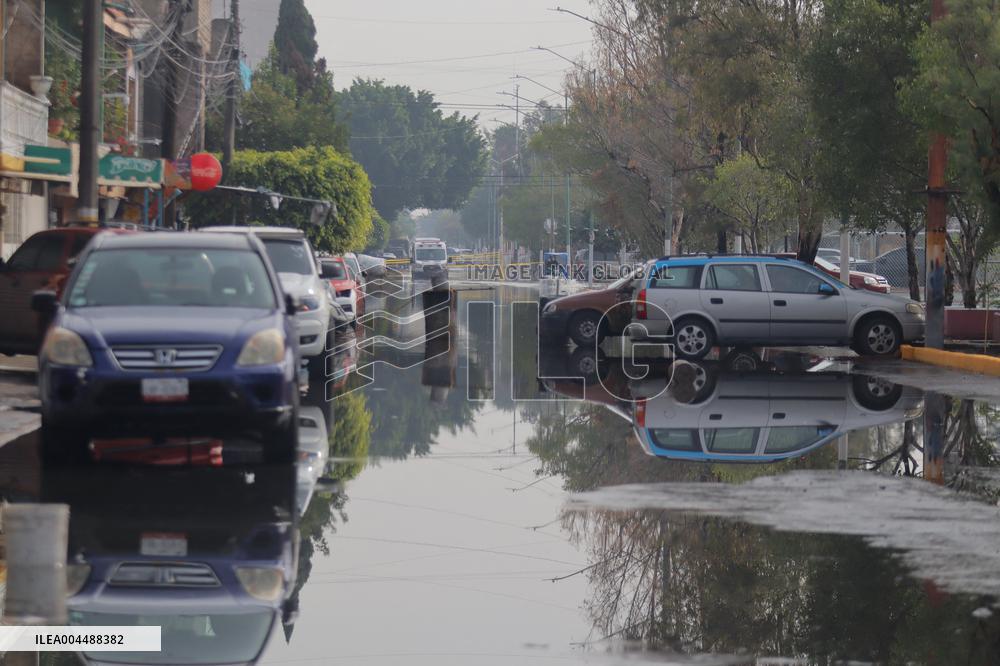 Sudden Rains Flood the Streets - Mexico City